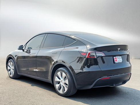 Used 2022 Tesla Model Y Long Range AWD/4WD image 3