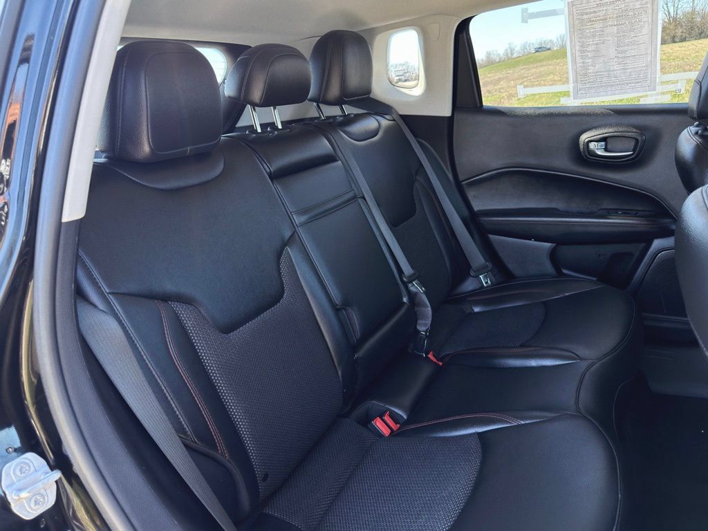 Used 2019 Jeep Compass Trailhawk AWD/4WD image 25