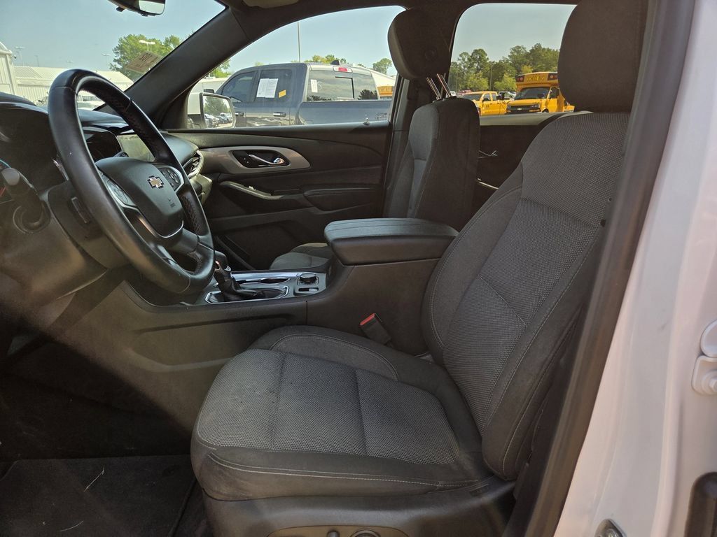 Used 2023 Chevrolet Traverse LT FWD image 15