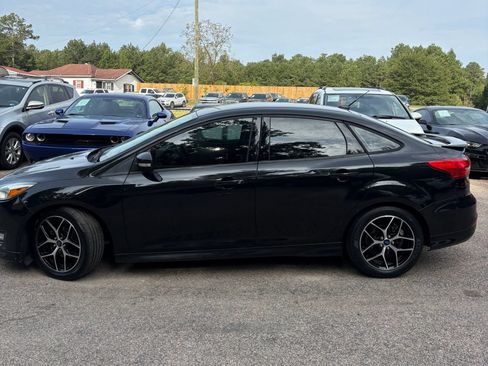Used 2015 Ford Focus SE w/ SE Sport Package FWD image 3