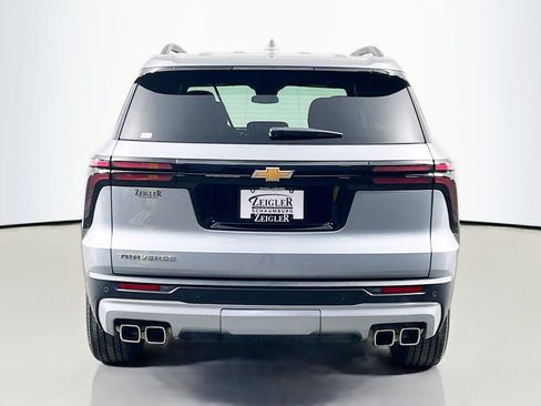 Used 2025 Chevrolet Traverse LT image 6