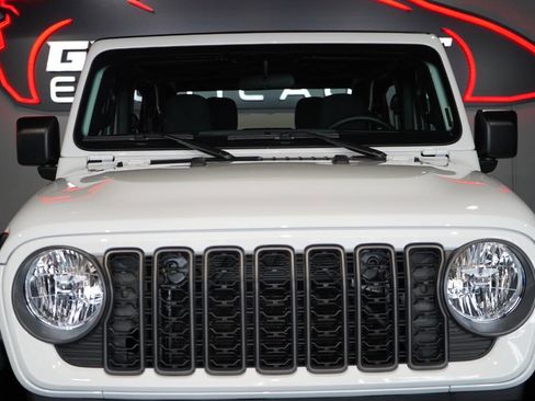 Used 2024 Jeep Wrangler Sport image 11