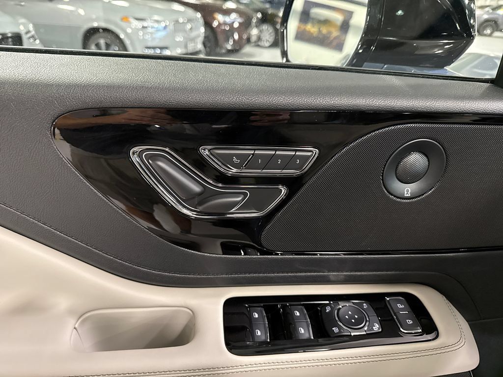 Used 2026 Lincoln Aviator Reserve w/ Illumination Package AWD/4WD image 10