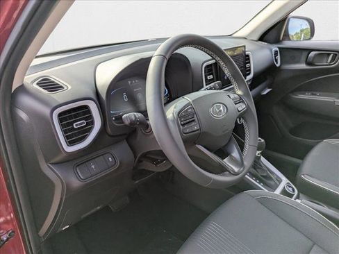 New 2025 Hyundai Venue Limited image 3