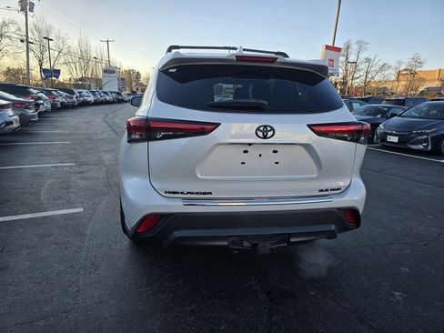 Certified 2022 Toyota Highlander XLE image 4