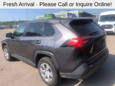 Used 2022 Toyota RAV4 LE FWD image 3