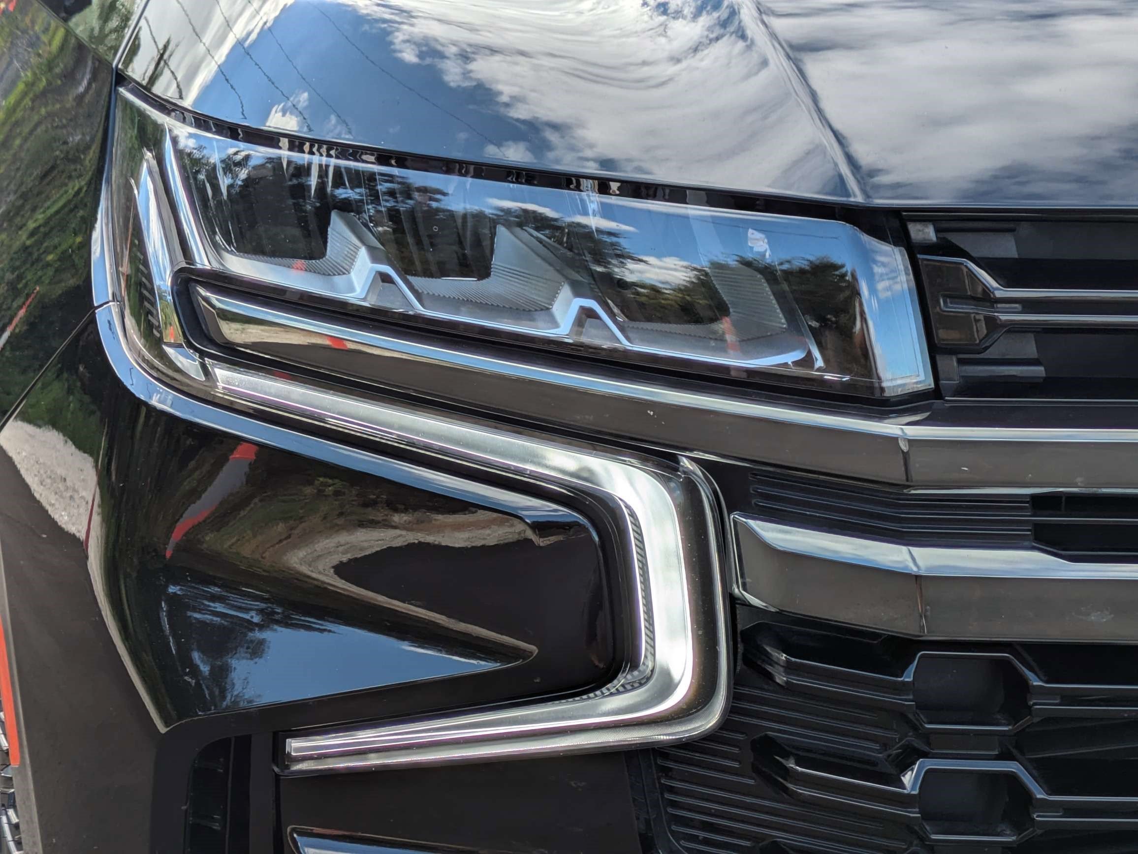 Used 2022 Chevrolet Tahoe Z71 w/ Luxury Package AWD/4WD image 9