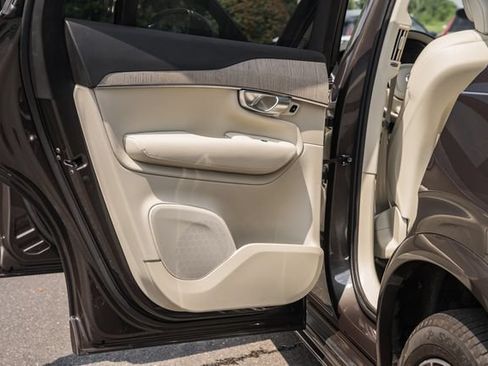 Certified 2024 Volvo XC90 B6 Plus w/ Protection Package Premier AWD/4WD image 37