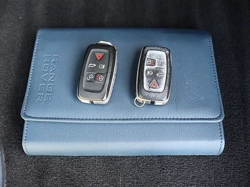 Used 2011 Land Rover Range Rover Sport HSE LUX image 34