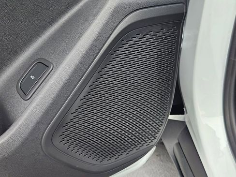 New 2026 Chevrolet Traverse LT image 12