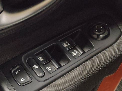 Used 2020 Jeep Renegade Latitude FWD image 27