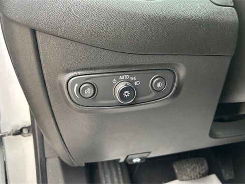 Used 2021 Chevrolet Equinox Premier image 17