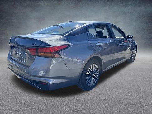 Used 2024 Nissan Altima 2.5 SV image 9