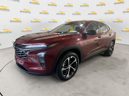 Used 2024 Chevrolet Trax RS w/ Driver Confidence Package image 1