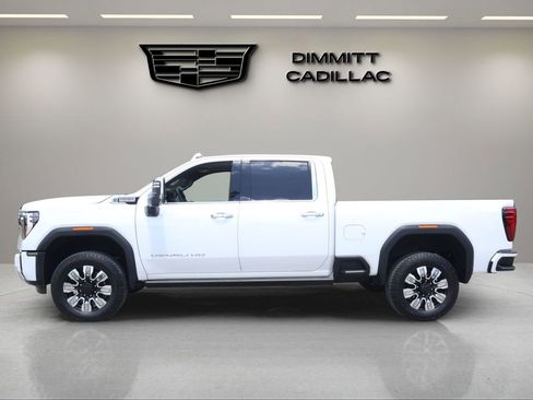 Used 2024 GMC Sierra 3500 Denali w/ Denali Reserve Package AWD/4WD image 2