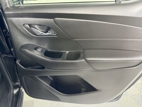 Used 2023 Chevrolet Traverse LT image 27