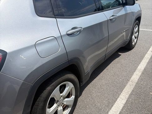 Used 2018 Jeep Compass Latitude w/ Popular Equipment Group FWD image 2