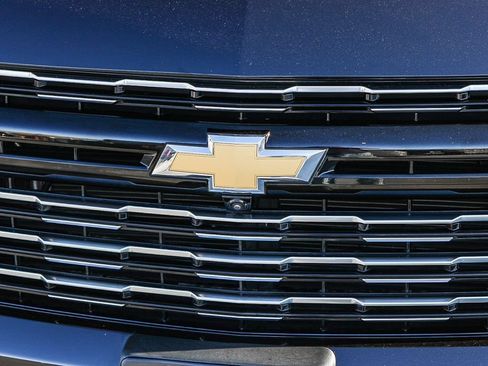 Used 2025 Chevrolet Suburban High Country AWD/4WD image 6