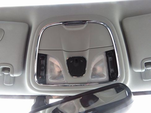 Used 2019 Jeep Cherokee Limited w/ Technology Group image 28