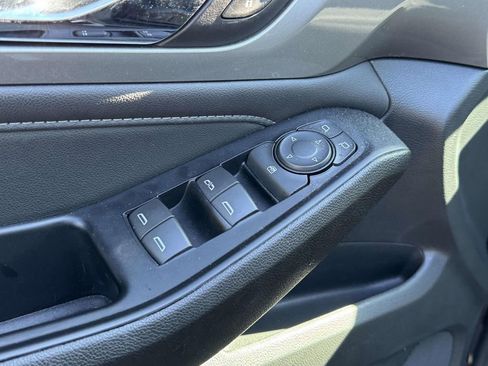 Used 2023 Chevrolet Traverse LT FWD image 20