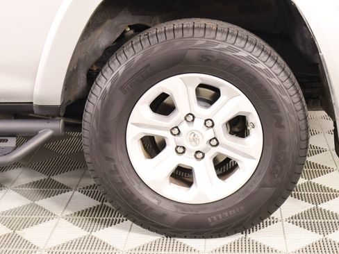 Used 2016 Toyota 4Runner SR5 AWD/4WD image 18