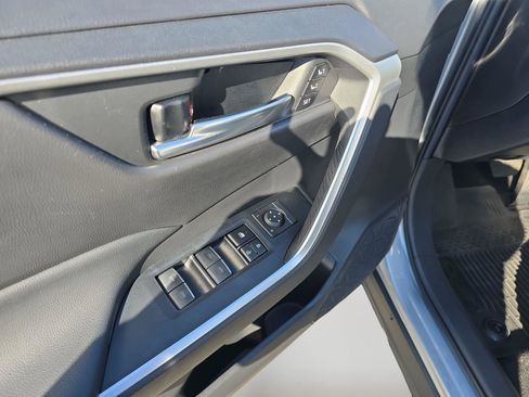 Used 2023 Toyota RAV4 XLE Premium image 23