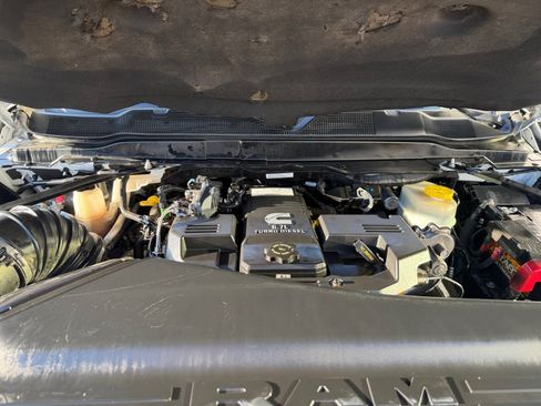 Used 2019 RAM 2500 Laramie AWD/4WD image 32