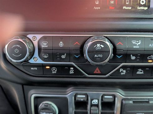 Used 2022 Jeep Gladiator Rubicon w/ LED Lighting Group AWD/4WD image 17