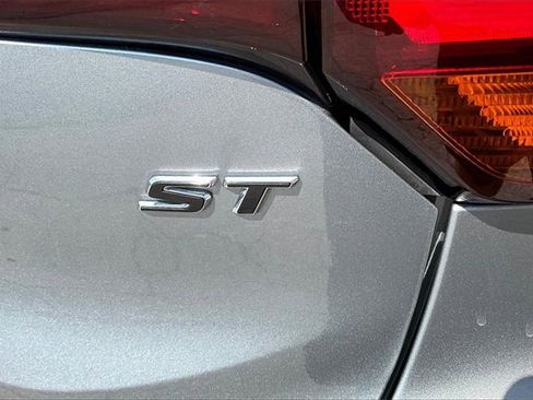 Used 2023 Buick Encore GX Select w/ Sport Touring Package image 24