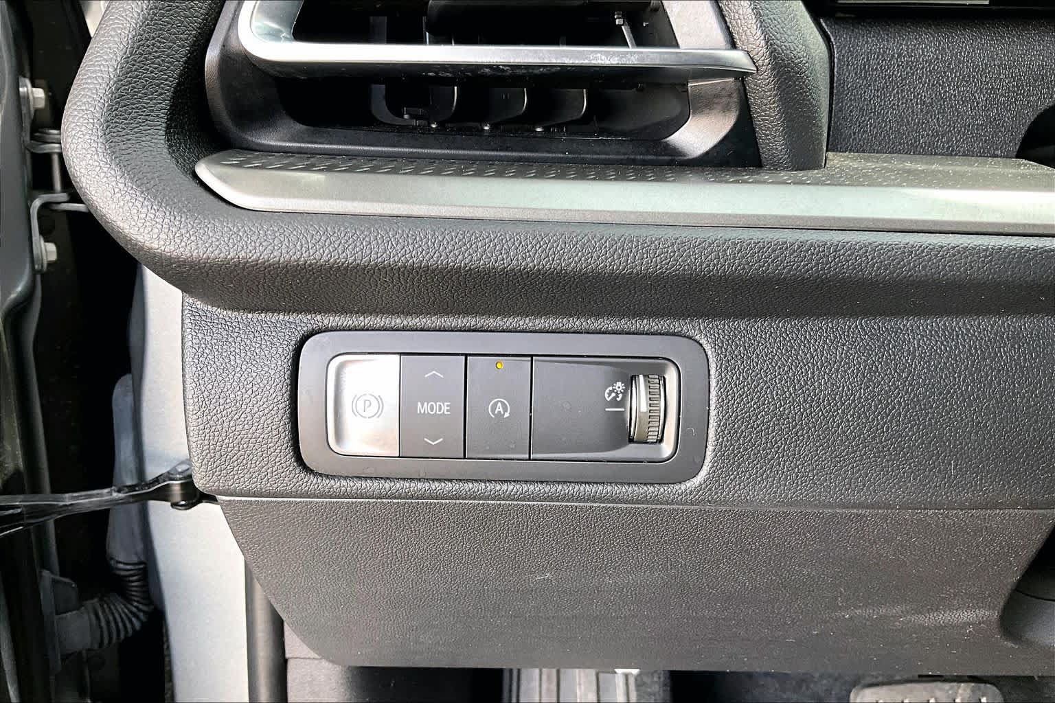 Used 2025 Chevrolet Traverse LT FWD image 32