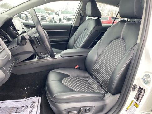 Used 2023 Toyota Camry SE image 13