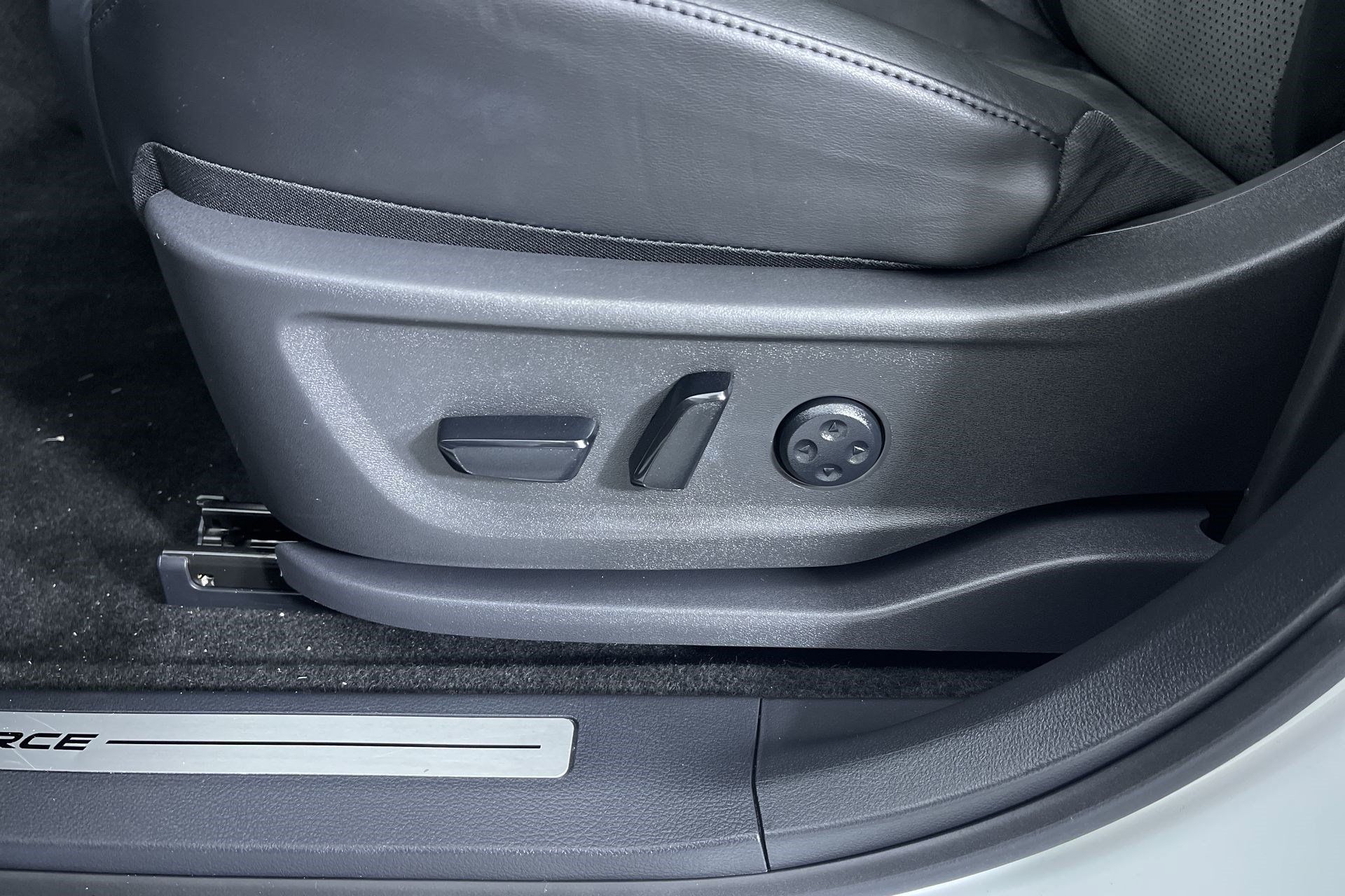 Certified 2024 Nissan Ariya AWD image 13