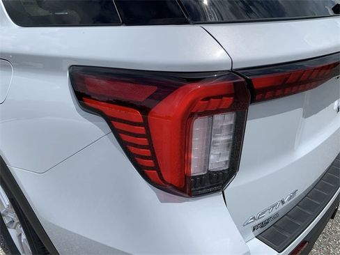 New 2025 Ford Explorer Active image 10