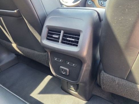 Used 2022 Chevrolet Equinox Premier AWD/4WD image 16