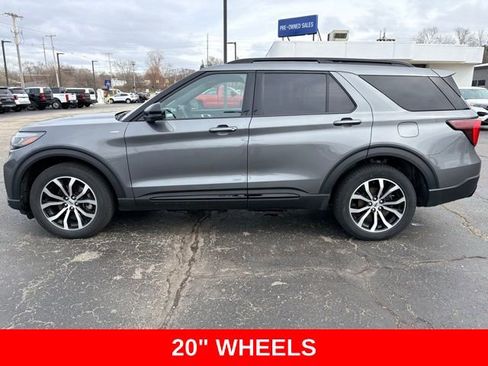Used 2025 Ford Explorer ST-Line AWD/4WD image 2