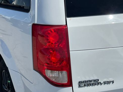 Used 2016 Dodge Grand Caravan SE image 20