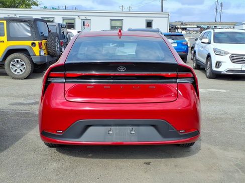 Used 2023 Toyota Prius LE image 6