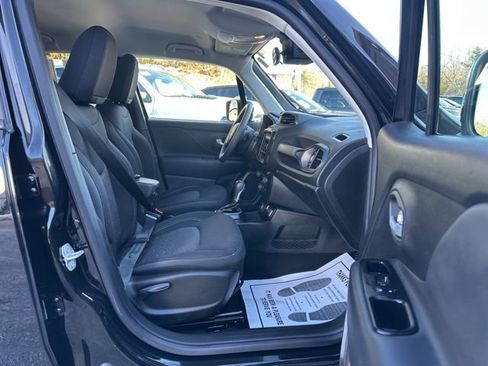 Used 2023 Jeep Renegade Latitude image 25