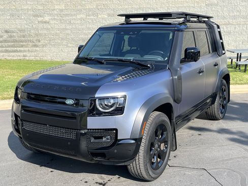 Used 2023 Land Rover Defender 110 X-Dynamic SE AWD/4WD image 2