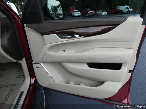 Used 2017 Cadillac Escalade ESV Luxury RWD image 55