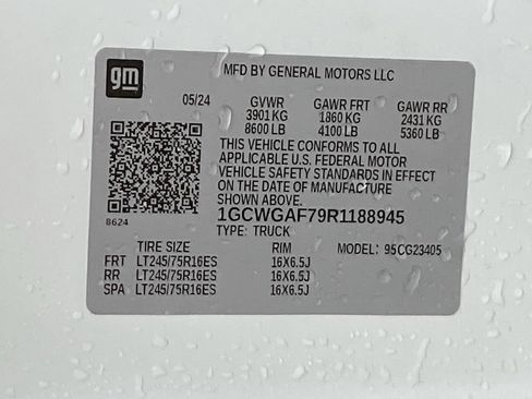 Used 2024 Chevrolet Express 2500 RWD image 28