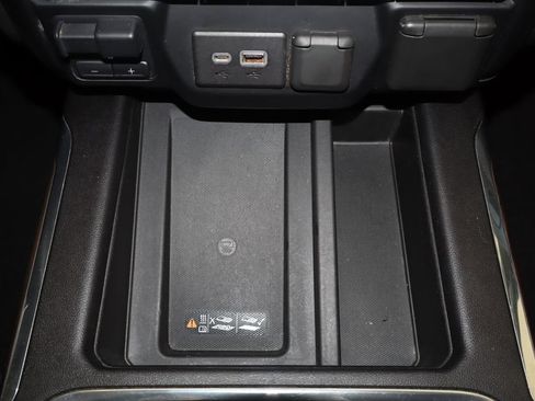 Used 2019 GMC Sierra 1500 SLT w/ SLT Premium Plus Package AWD/4WD image 33