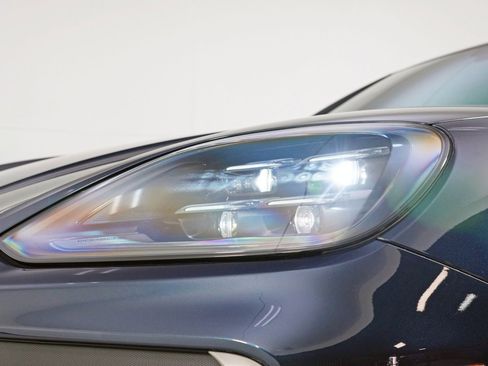 Used 2025 Porsche Cayenne Turbo image 64