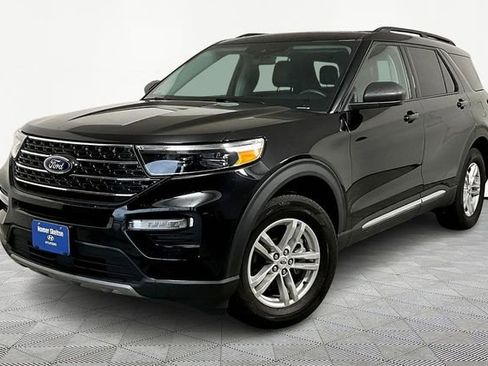 Used 2023 Ford Explorer XLT w/ Equipment Group 202A image 2