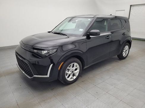 Used 2025 Kia Soul LX image 2