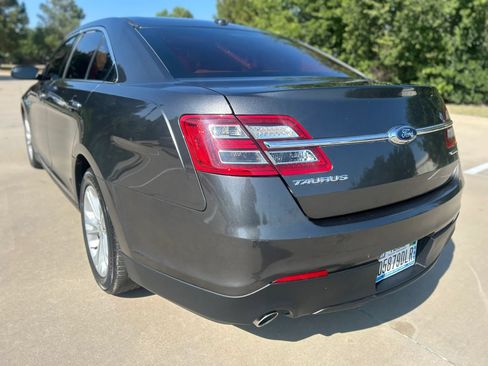 Used 2017 Ford Taurus SE FWD image 8