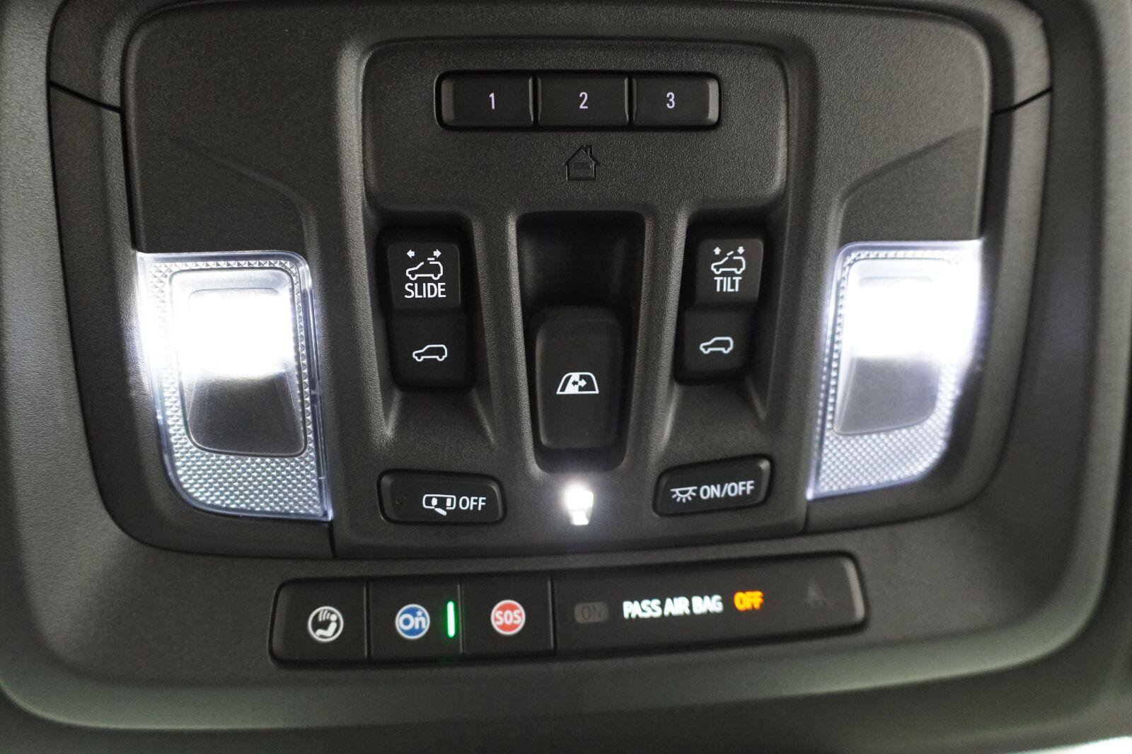 Used 2025 Chevrolet Silverado 1500 High Country w/ High Country Premium Package AWD/4WD image 11