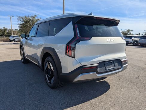New 2026 Kia EV9 Wind image 7
