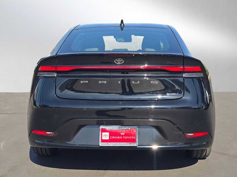 Used 2025 Toyota Prius XLE FWD image 4