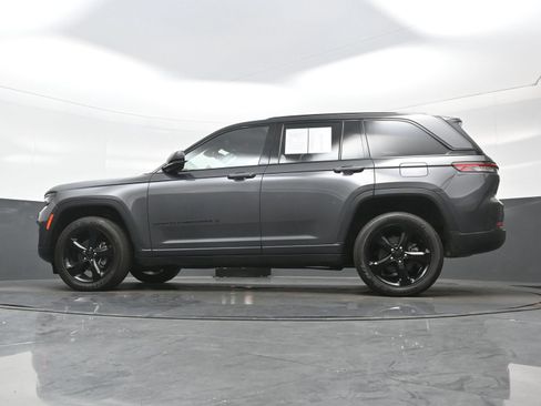 Used 2023 Jeep Grand Cherokee Altitude AWD/4WD image 29